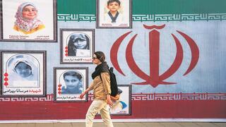 אישה ברחובות טהרן