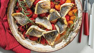 דג ועגבניות אפויות בתבנית אחת