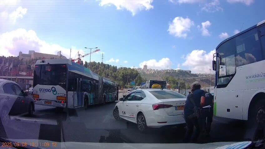 תיעוד רגעי הפיגוע ממצלמת רכב