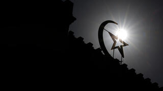 מחוץ למסגד הגדול של פריז