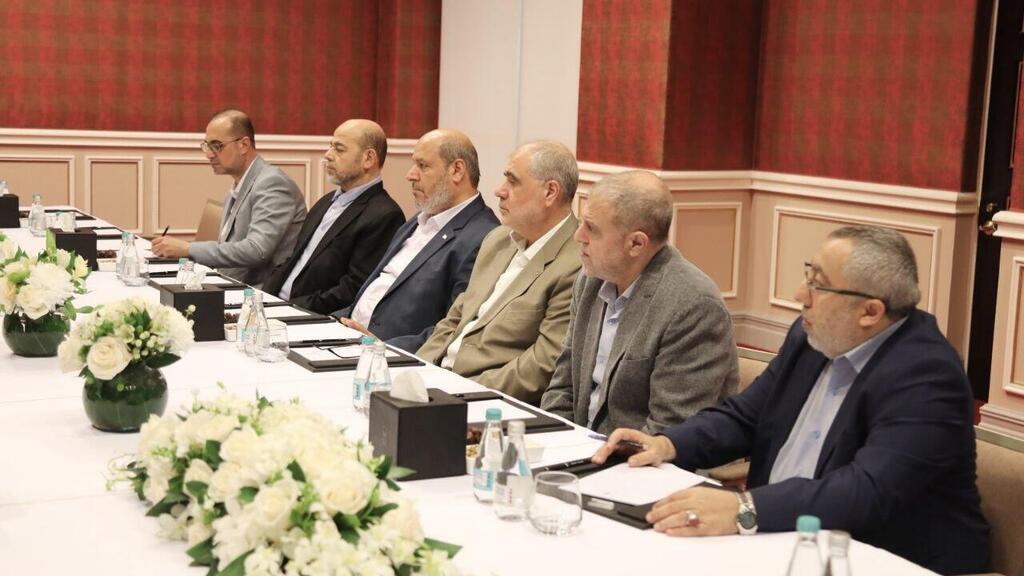 Часть оставшихся в живых главарей ХАМАСа на переговорах הפגישה האחרונה של מנהיגי חמאס לפני התקיפה בדוחא