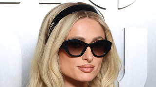 פריס הילטון בתצוגת אביב-קיץ 2024 של מיו מיו