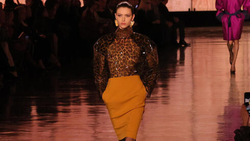 תצוגת סתיו-חורף 2025-26 של סן לורן