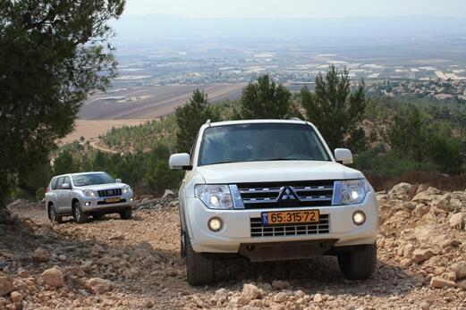 טויוטה לנדקרוזר, מיצובישי פאג'רו - מי המוביל?