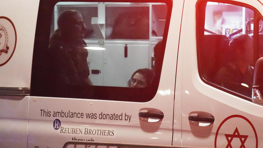 אליזבת צורקוב ששוחרה מהשבי בעיראק מגיעה לבית החולים שיבא