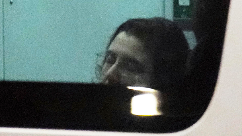 אליזבת צורקוב ששוחרה מהשבי בעיראק מגיעה לבית החולים שיבא