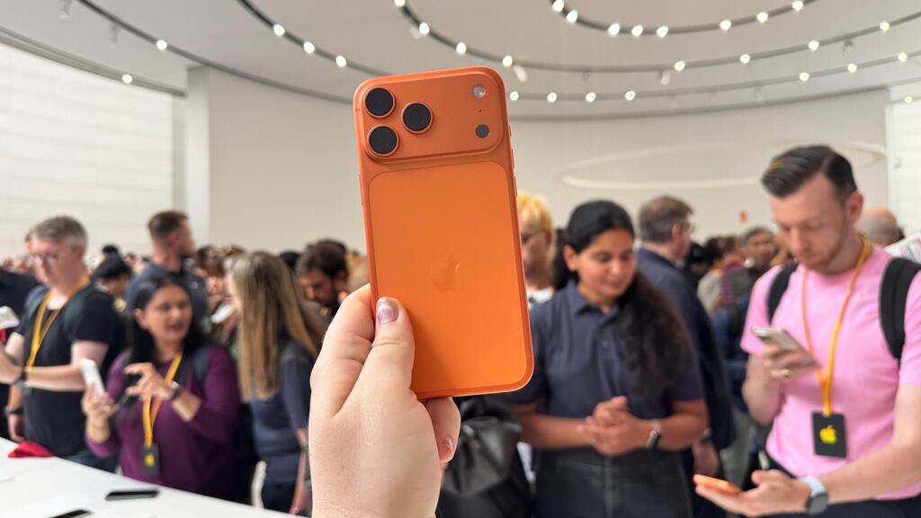 iPhone 17 Pro Max (Photo: Daniela Ginzburg) אייפון 17 פרו מקס