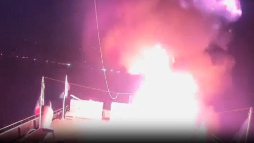 רגעי הפגיעה והשריפה על סירת המשט לעזה שעגנה בתוניסיה