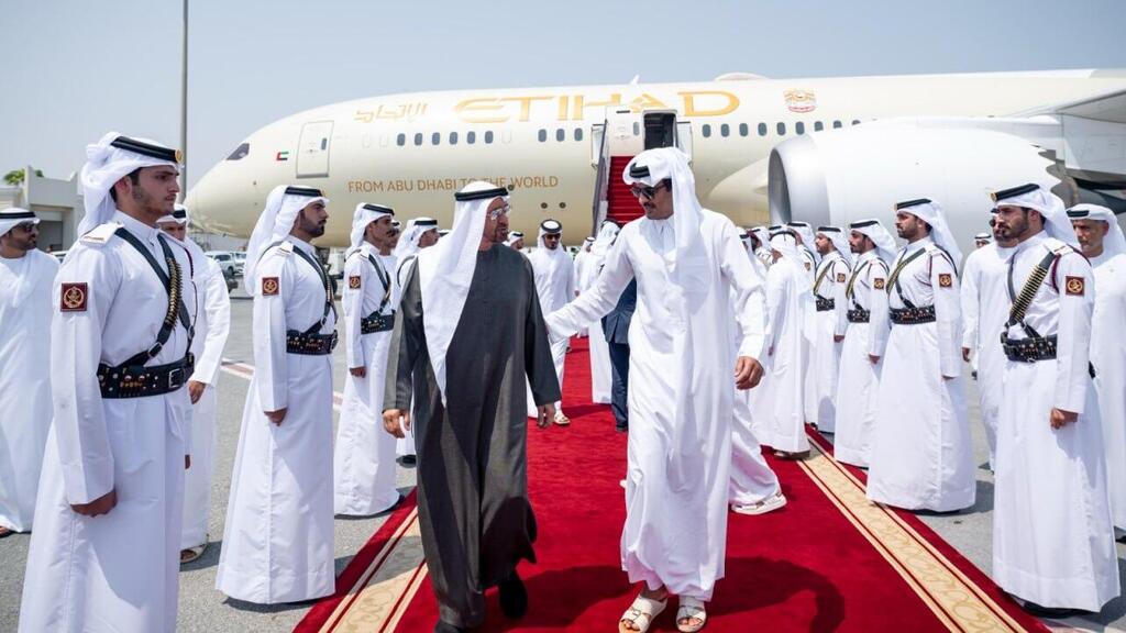 נשיא איחוד האמירויות נוחת בדוחא, יום לאחר התקיפה הישראלית