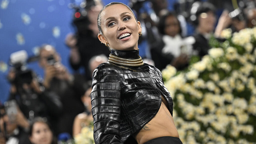 מיילי סיירוס בגאלה של המטרופוליטן, 2025