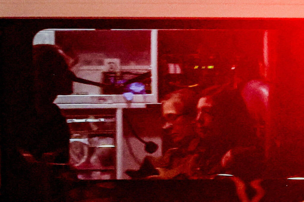 אליזבת צורקוב ששוחרה מהשבי בעיראק מגיעה לבית החולים שיבא