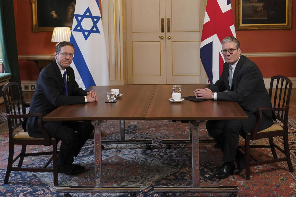 נשיא המדינה יצחק הרצוג עם ראש ממשלת בריטניה  קיר סטרמר