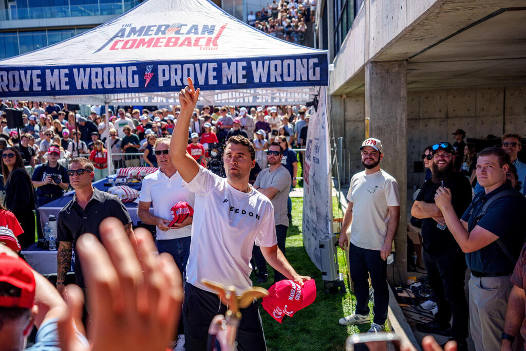 Charlie Kirk at a Utah university speaking event shortly before he was shot (Photo: Trent Nelson/The Salt Lake Tribune via REUTERS) צ'רלי קירק באירוע באוניברסיטה ביוטה, לפני שנורה