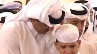 אמיר קטאר מנחם את אחיו של ההרוג הקטארי