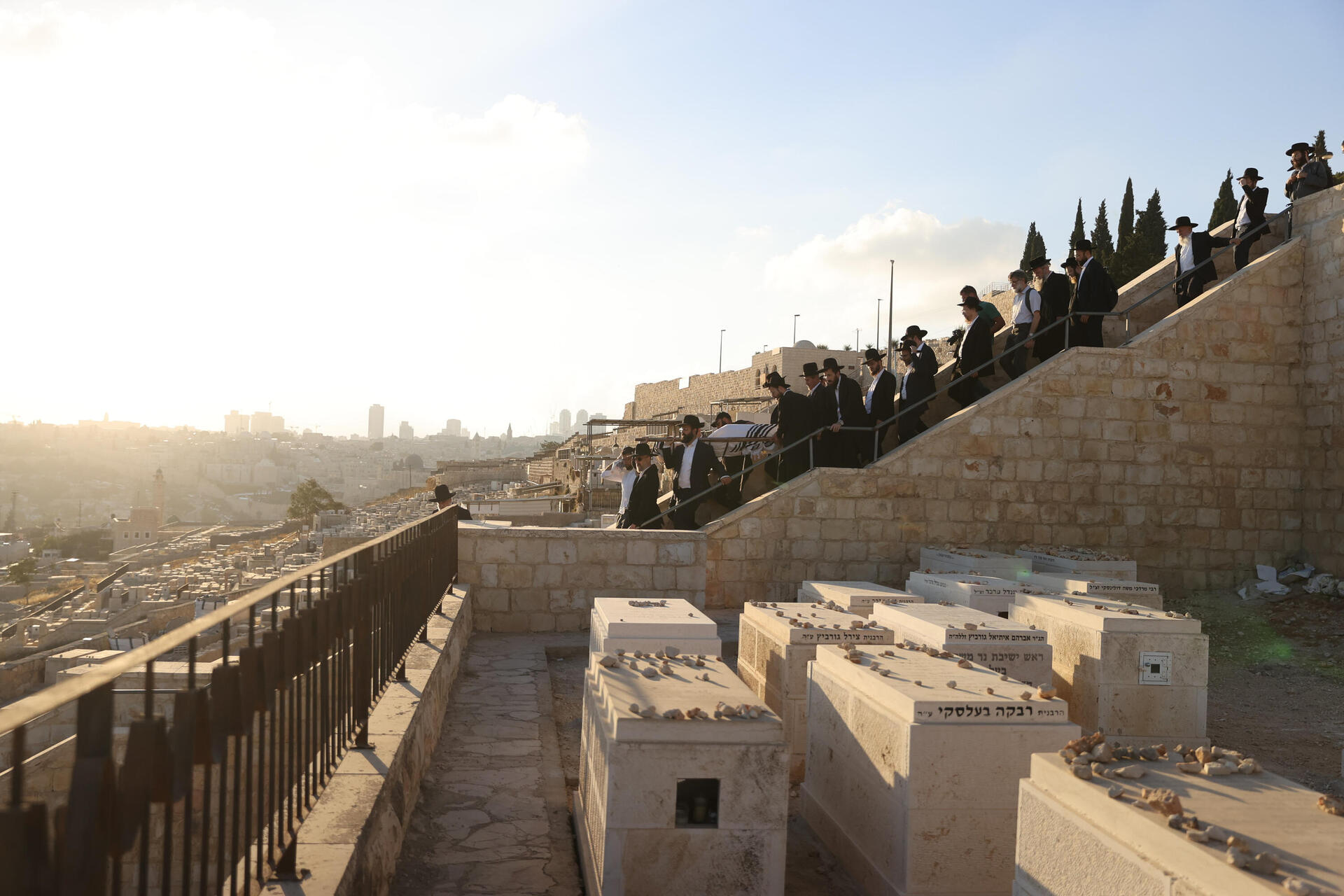 הלווייתו של מרדכי שטיינצג ז"ל, "ד"ר מרק", שנרצח בפיגוע בירושלים 