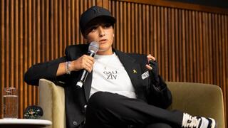 שורדת השבי אמילי דמארי נואמת באירוע השנתי של UJIA