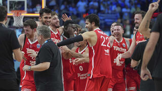 שחקני נבחרת יוון טורקיה חוגגים