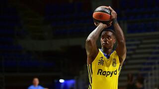 שחקן מכבי ת"א לוני ווקר