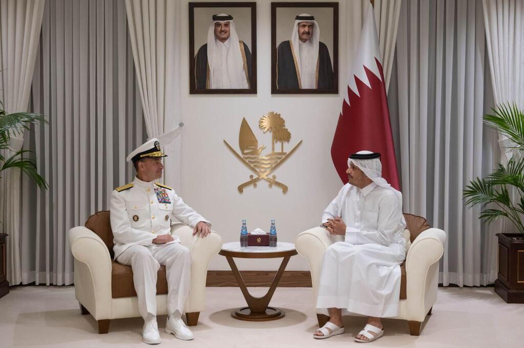 מוחמד בן עבד א-רחמן אל ת'אני ובראד קופר