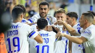 שחקני מכבי תל אביב מאושרים