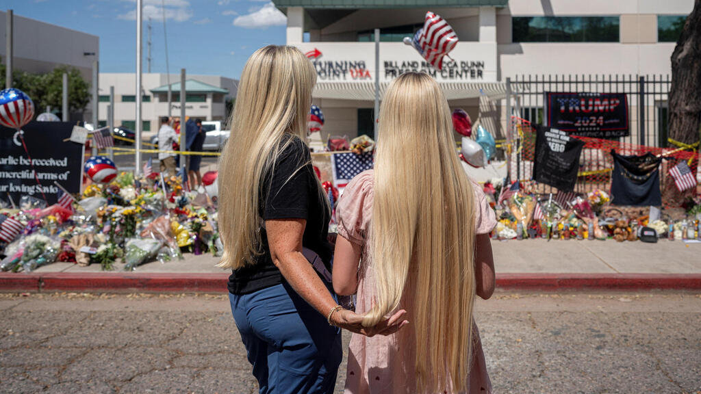 אירוע לזכר צ'רלי קירק ב פיניקס אריזונה ארה"ב