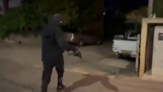 תיעוד מסכנין: רעולי פנים הסתובבו בשכונה, וירו מספר רב של כדורים לעבר בתים, חנויות ומכוניות