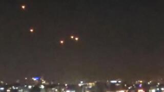 פצצות תאורה מעל רצועת עזה, כפי שנצפו ממרחק רב