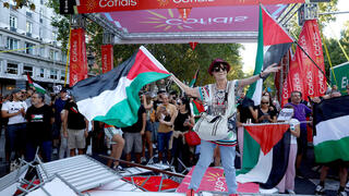 מפגינים פרו-פלסטינים חוסמים את המסלול