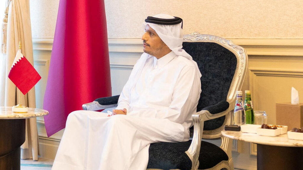 מוחמד בן עבד אל רחמן אל ת'אני ועבאס עראקצ'י בפגישה בדוחא