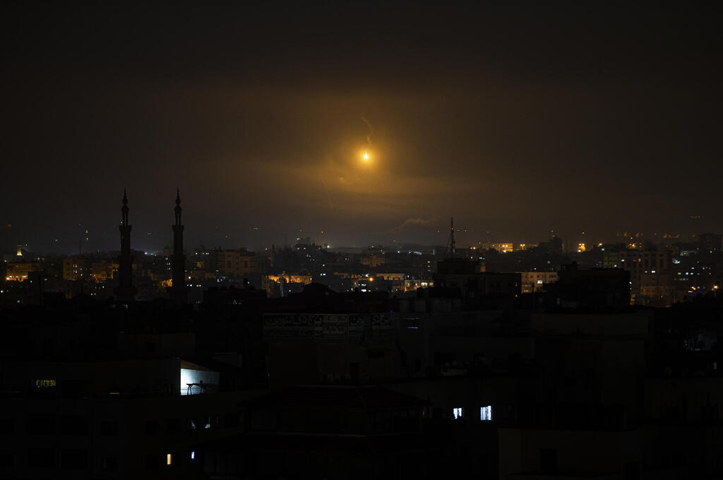 פצצת תאורה מעל רצועת עזה