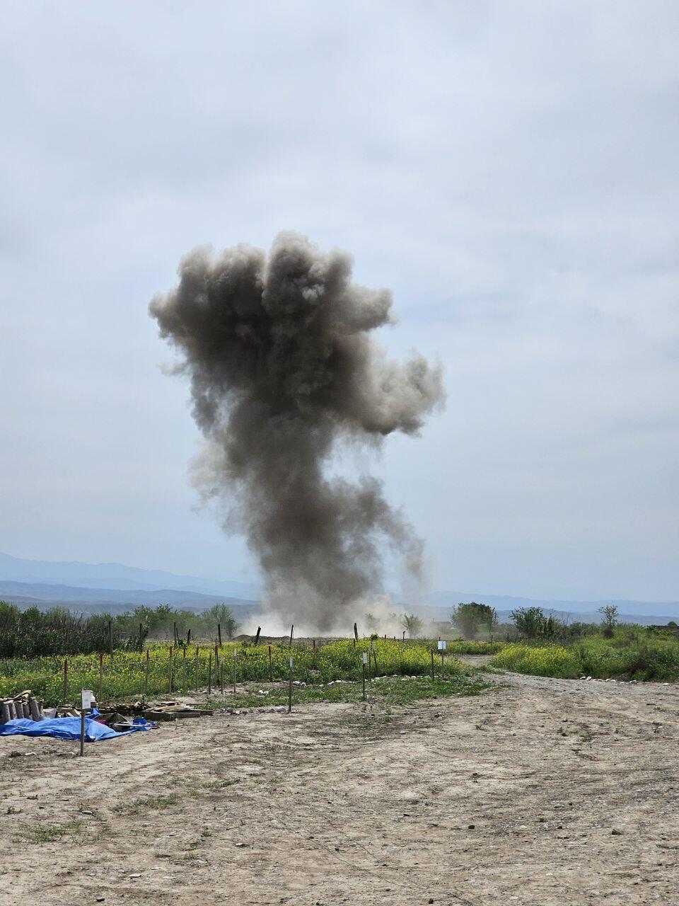Controlled explosion of a mine (Photo: Avi Rosenfeld) פיצוץ מבוקר של מוקש