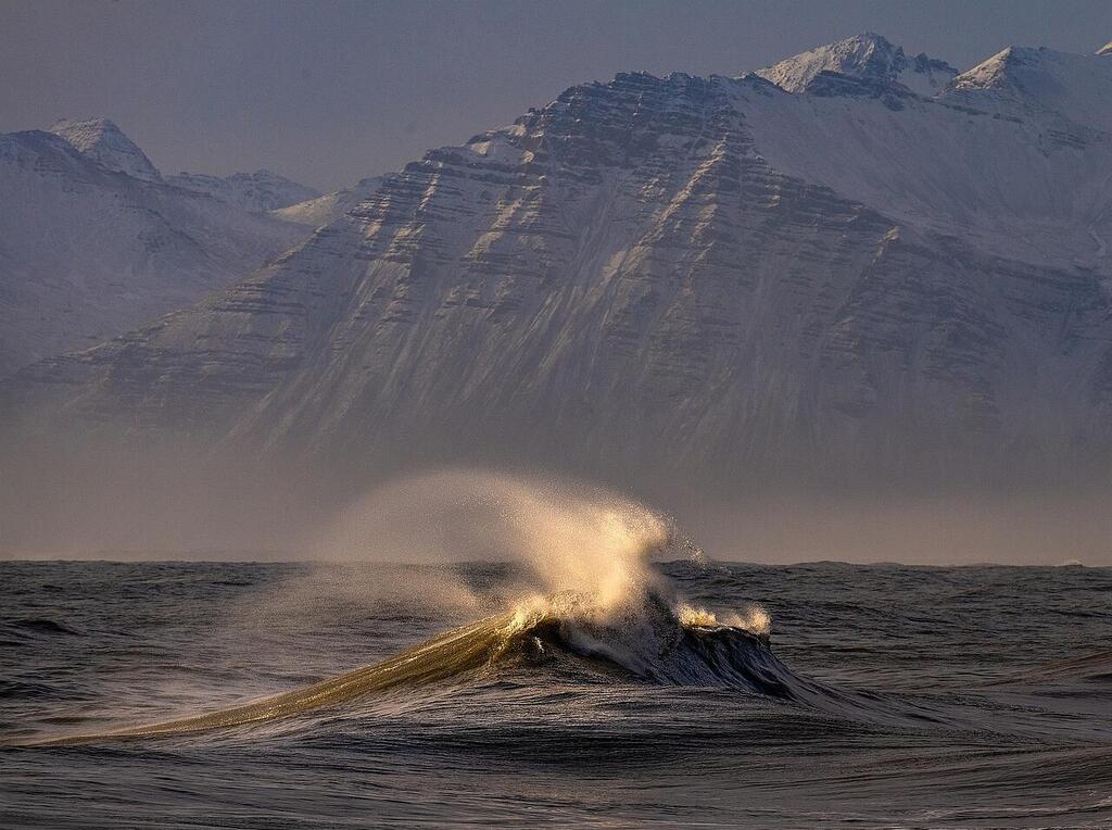 'Waves', Eysturoy, Iceland (Photo: Ilan Shacham) "גלים", אייסטרהורן, איסלנד