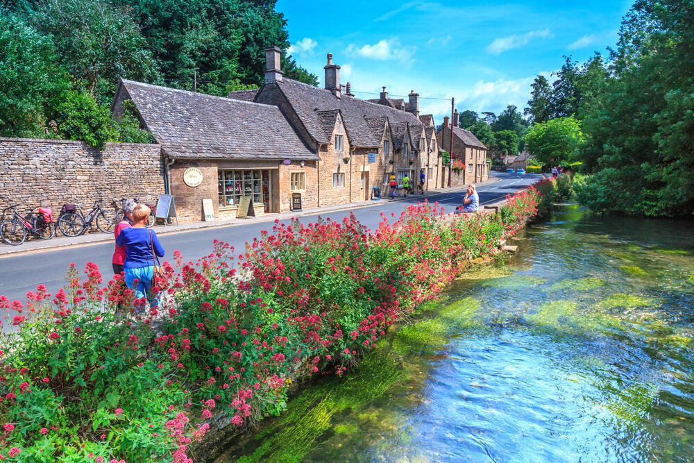 Another tranquil view of Bibury (Photo: iLongLoveKing / shtterstock) הכפר ביבורי ברגע של שלווה
