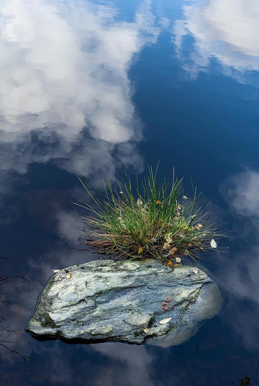 'The Floating Island', Glencoe Lake, Scotland (Photo: Ilan Shacham) "האי המרחף", אגם גלנקו, סקוטלנד