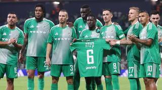 שחקני מכבי חיפה מקדישים את השער לגדי קינדה