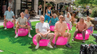 דבל'ה גליקמן בקמפיין עבור יצירת קשרים חברתיים בגיל השלישי