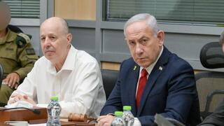 ראש הממשלה נתניהו עם שר הביטחון כ"ץ וגורמי ביטחון בחמ"ל בקריה בזמן התקיפות בתימן