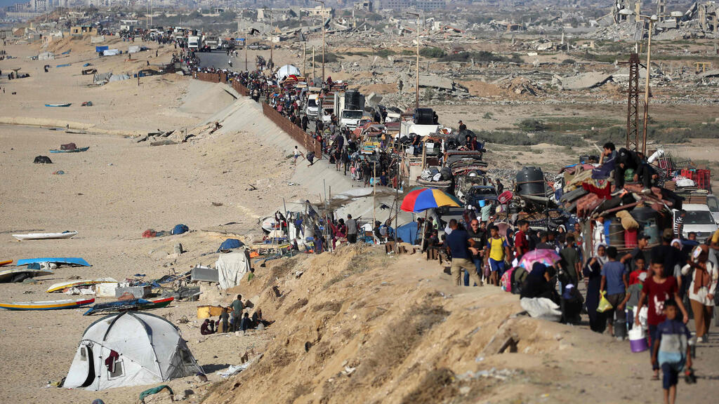 עזה פלסטינים עוזבים מצפון הרצועה דרומה
