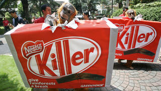 מחאה נגד נסטלה על שימוש בשמן דקלים