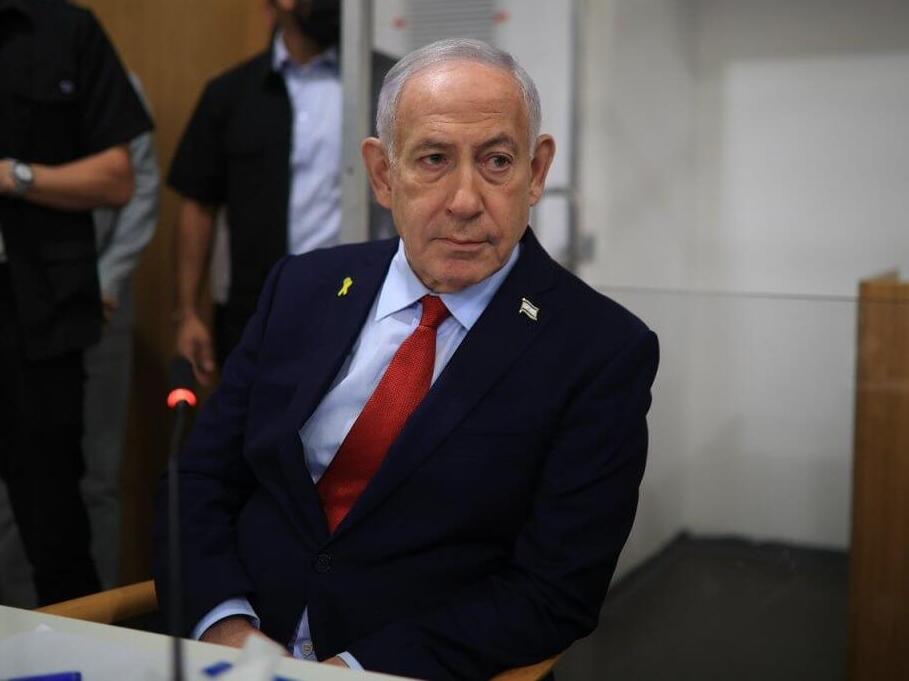 Биньямин Нетниягу в зале суда (Фото: Итай Рон) נתניהו באולם בית המשפט