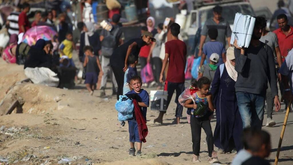 העקורים העזתים מתפנים מהעיר עזה