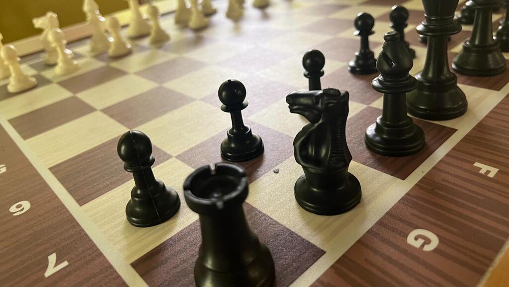 Шахматная доска (Фото: федерация шахмат Израиля) לוח שחמט