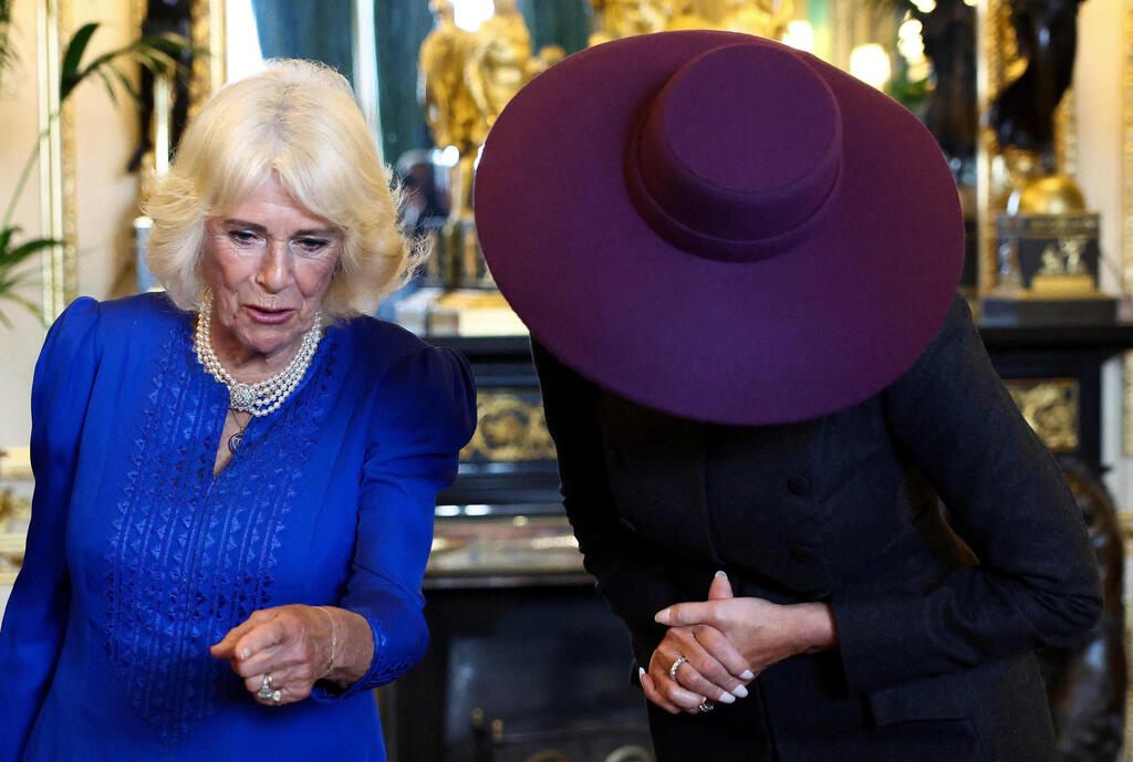 Камилла и Мелания (Фото: REUTERS/Kevin Lamarque) מלניה טראמפ לצד מלכת בריטניה קמילה במהלך ביקור נשיא ארה"ב טראמפ ב בריטניה טירת ווינדזור