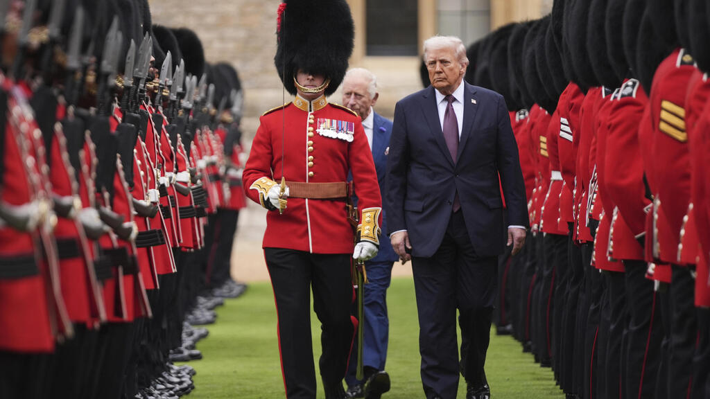 Дональд Трамп в Виндзорском замке (Фото: AP Photo/Evan Vucci) לונדון בריטניה נשיא ארה"ב דונלד טראמפ מגיע לטירת וינזדור