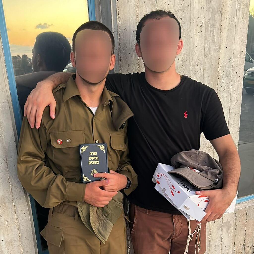 האחים י' (משמאל) ו-ד'