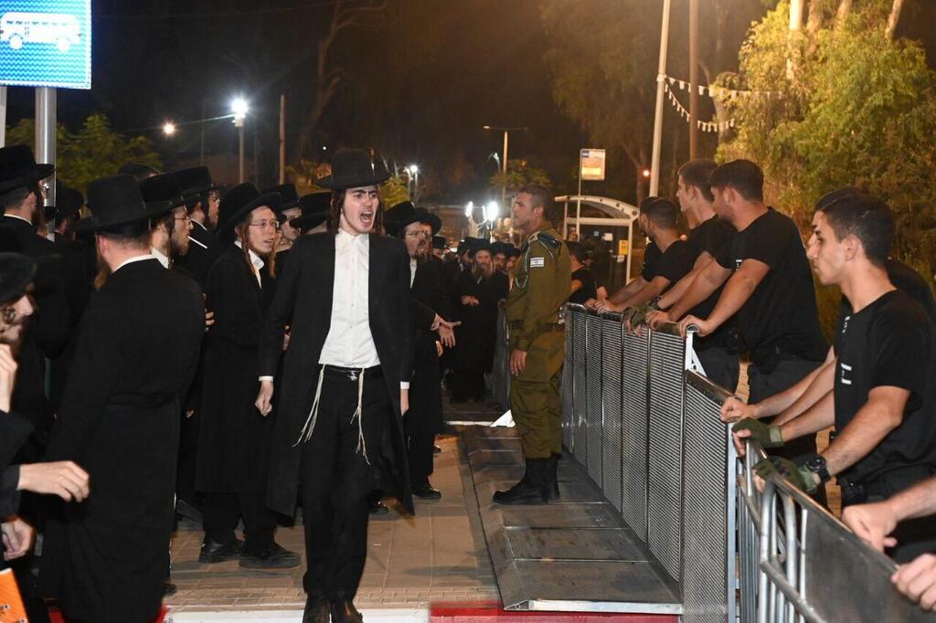 מהומות חרדים בסמוך לכלא 10 בשל מעצר וכליאתם של חרדים עריקים בנתב"ג