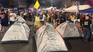 מאהל החירום של משפחות החטופים מול מעון רה״מ בירושלים