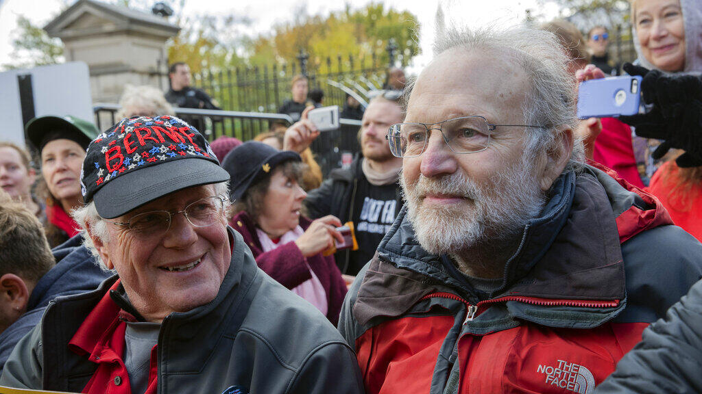Ben & Jerry’s founders at protest against Israel (Photo: AP) מייסדי גלידת בן אנד ג'ריס בהפגנה נגד ישראל