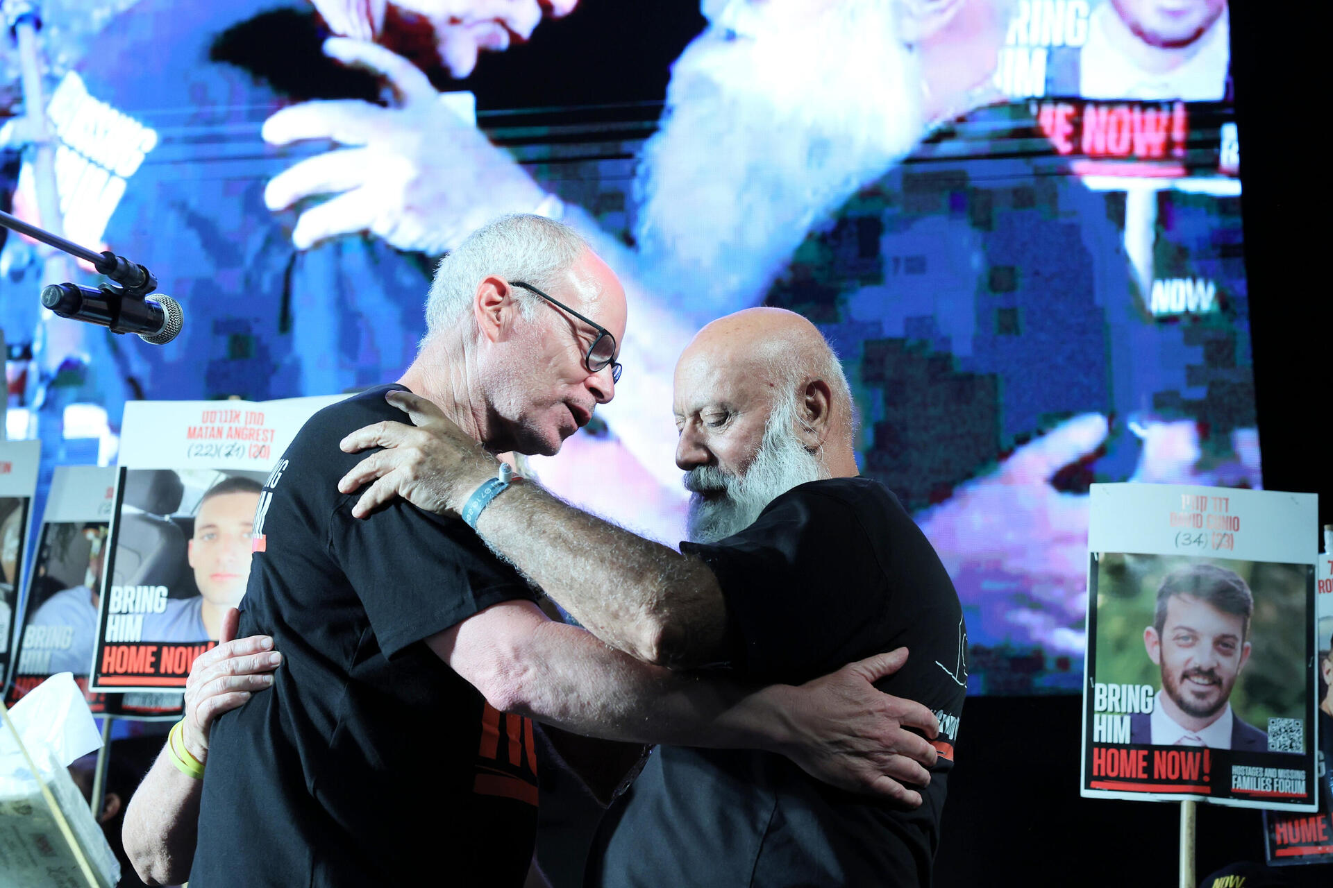 קית' סיגל עם דני מירן בעצרת משפחות החטופים  