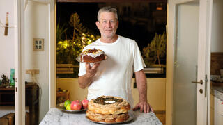 אורי שפט אופה לחמים